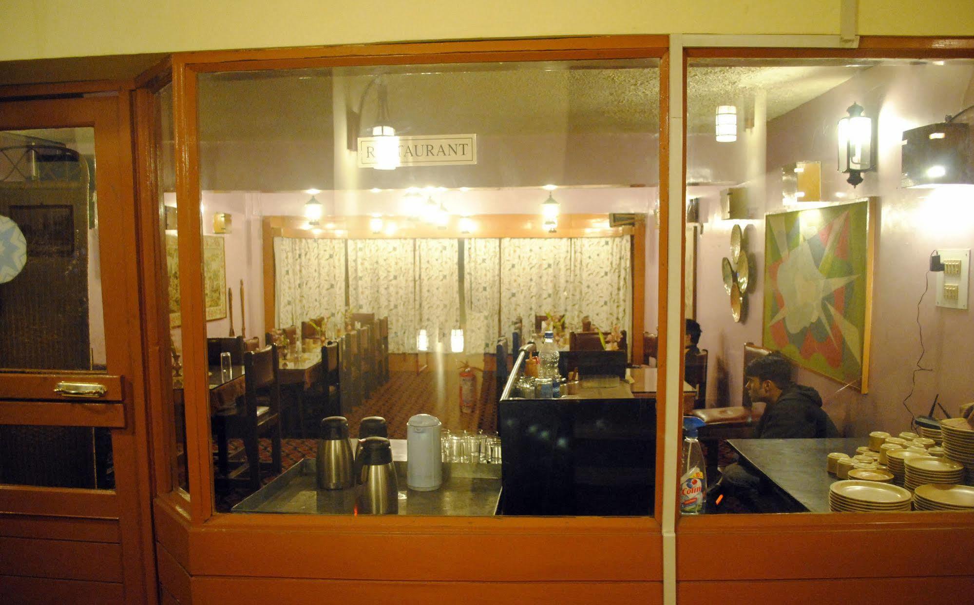 Welcome Hotel גולמארג מראה חיצוני תמונה