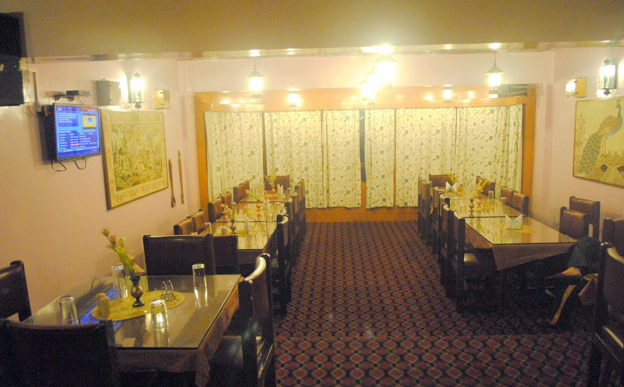 Welcome Hotel גולמארג מראה חיצוני תמונה