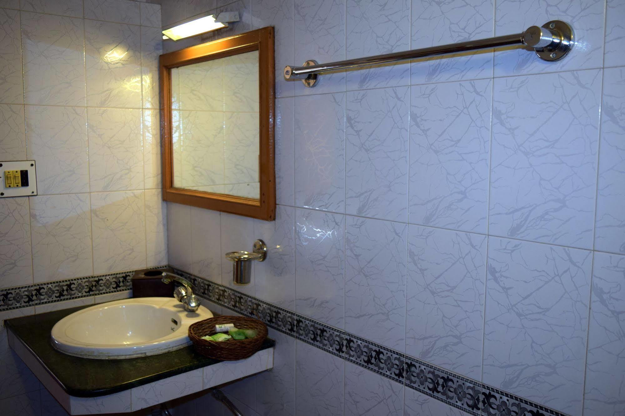Welcome Hotel גולמארג מראה חיצוני תמונה